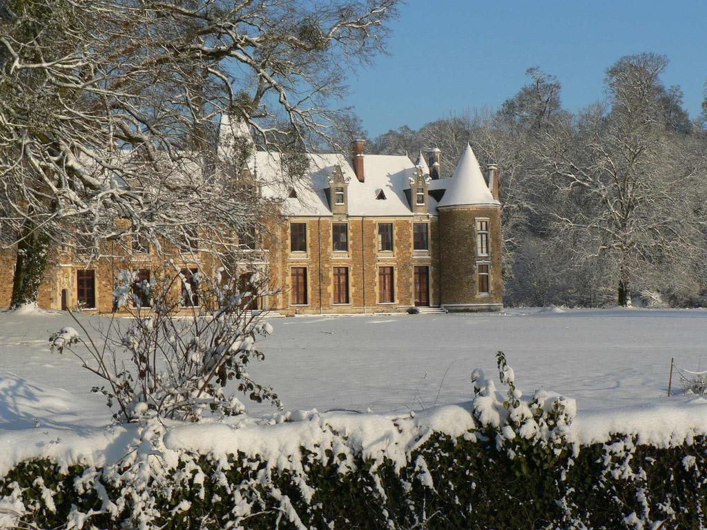 Chateau De Cheronne Bed and Breakfast Tuffé Esterno foto